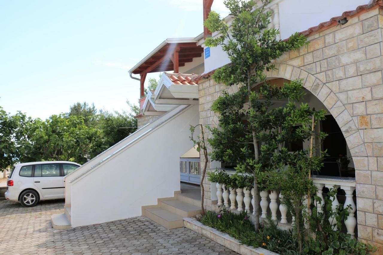 Apartments Vir Delfin Exterior foto